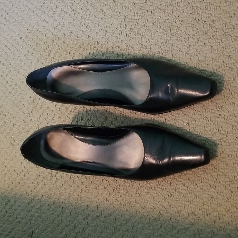 Black pumps size 9 by Pierre Michel
